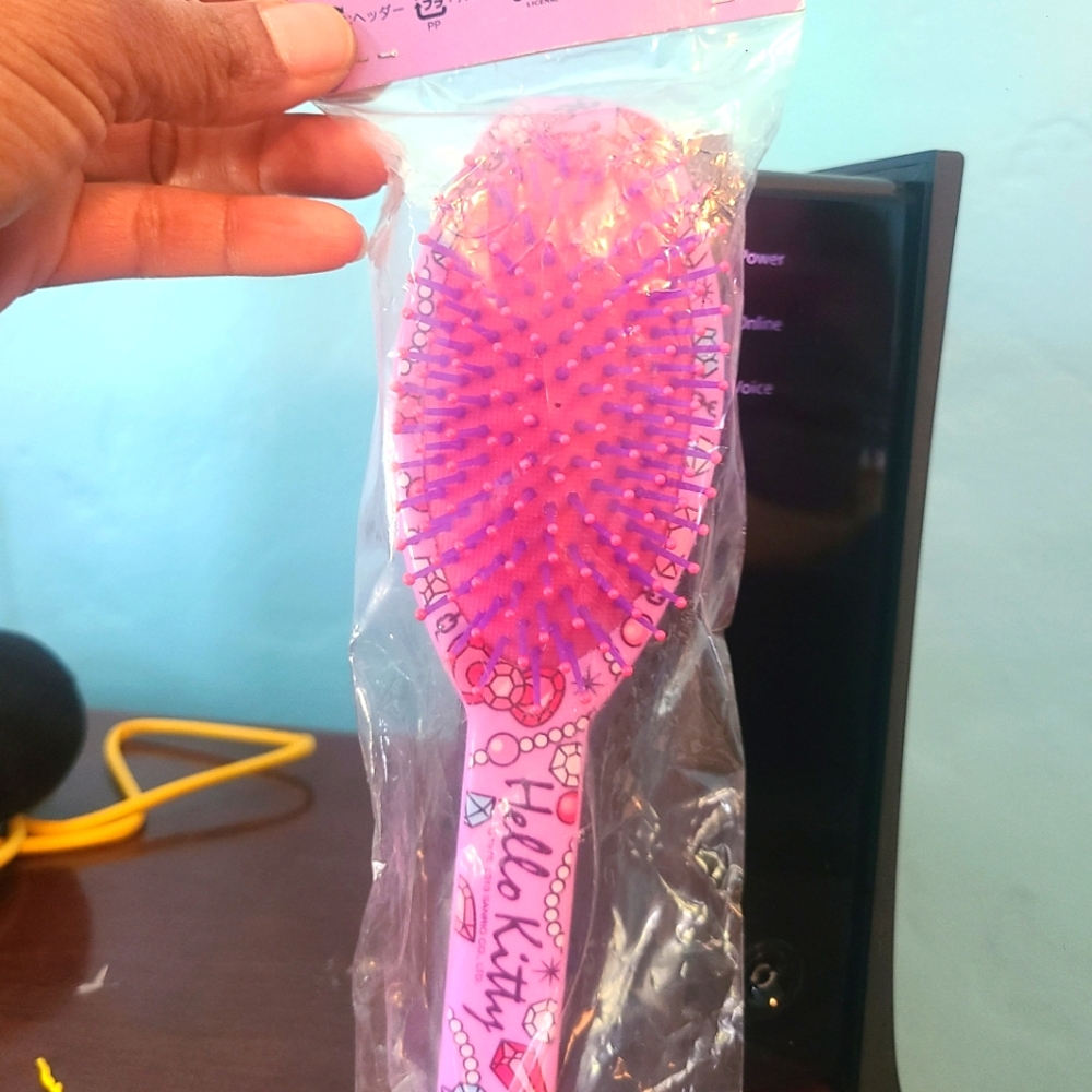 Hello kitty hair brush